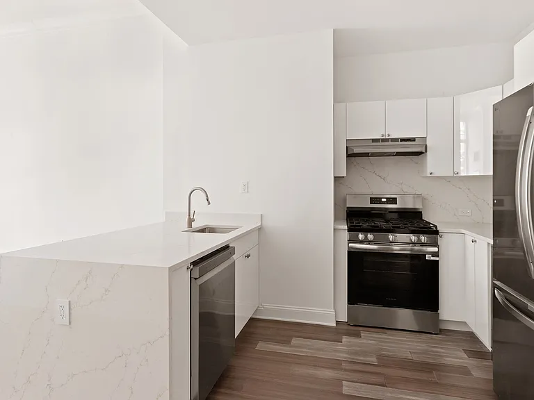 247 W 46th St #207 — Photo 3