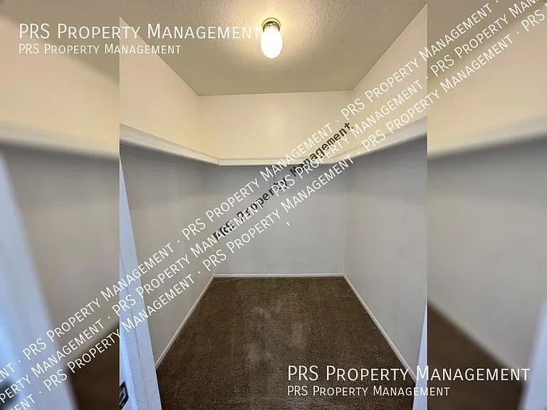 329 E Ambassador Dr — Photo 36