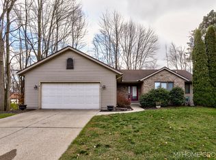 430 Pine Lake Ct, Holland, MI 49424