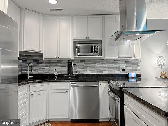 3rd image of 23242 Chestnut Oak Ct #9E