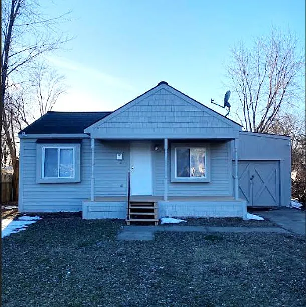 27877 Barrington St photo 1