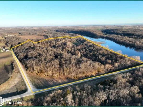 3187 58th St, Vinton, IA 52349