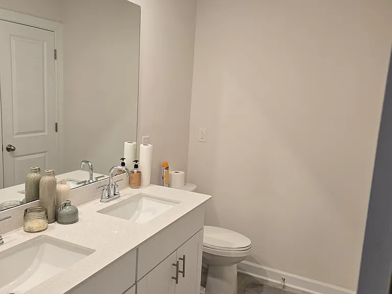 Full bath upstairs