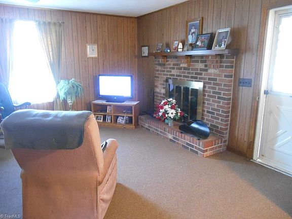 3rd image of 292 Marion Dr