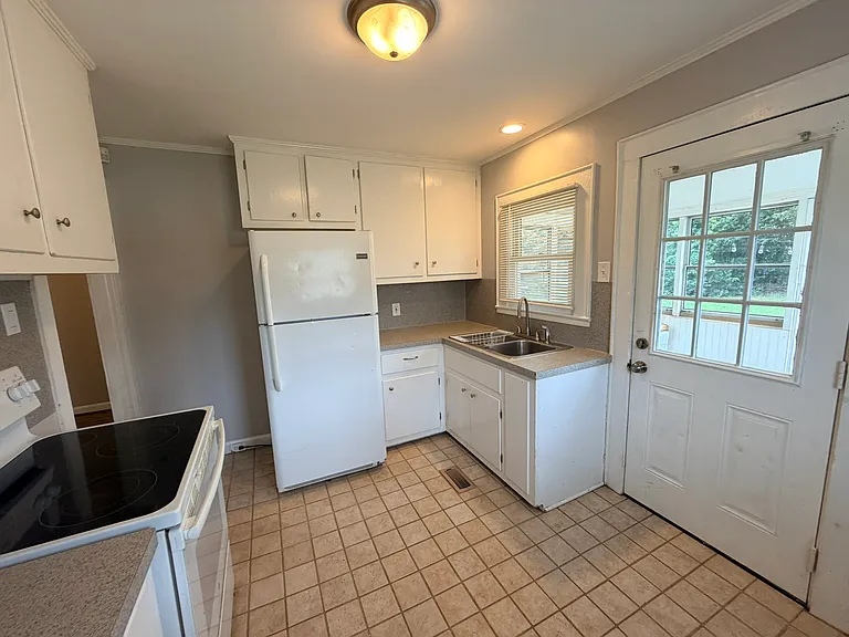 502 S Main St — Photo 12