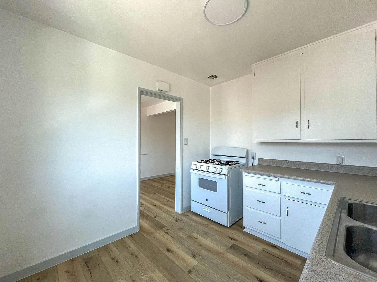 4028 Perlita Ave — Photo 3