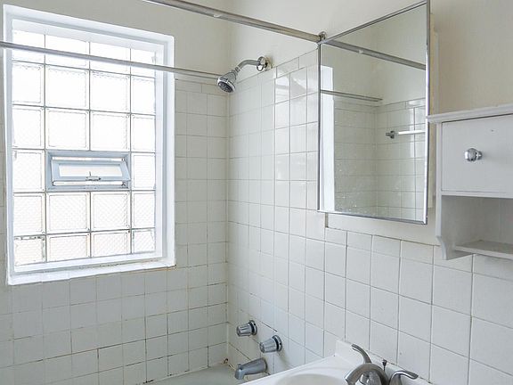 5th image of 5051 N Glenwood Ave APT 3L