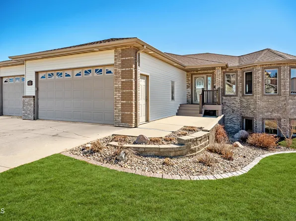 3101 Sleepy Hollow Loop, Bismarck, ND 58501