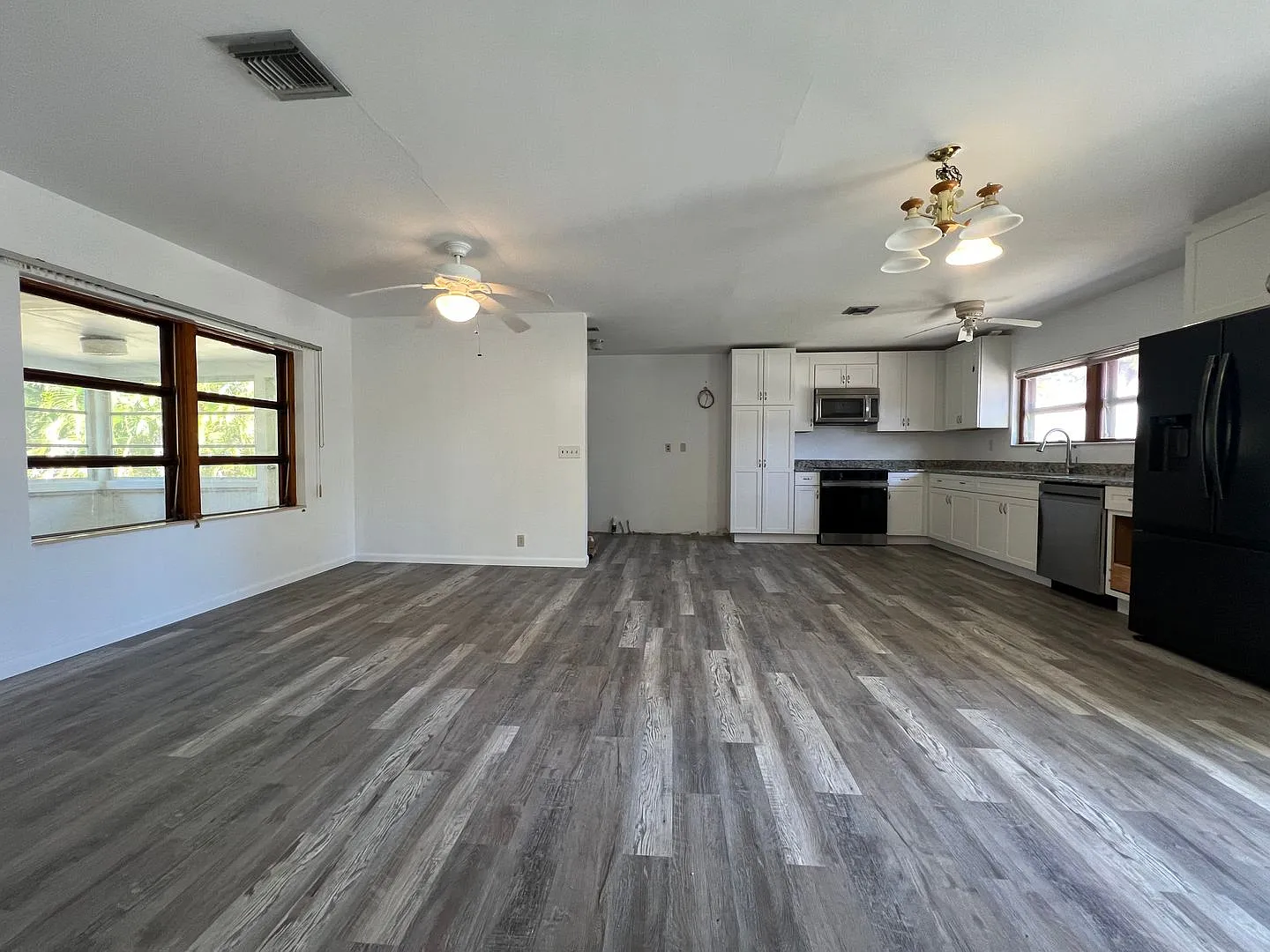 $1,425 ** Annual Lease (Includes Water/Electric/Lawn) * 1 Bedroom / 1 Bath * Duplex * Historic, D... — Photo 3