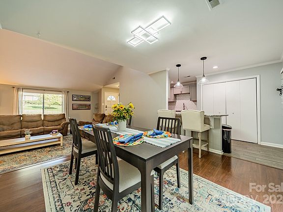 5th image of 1721 Farm Pond Ct