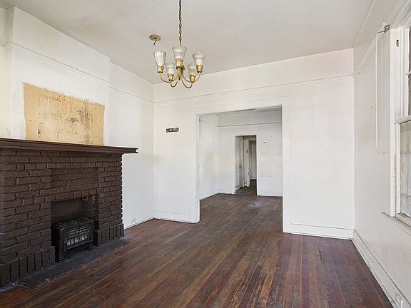 2nd image of 2918 Cadiz St
