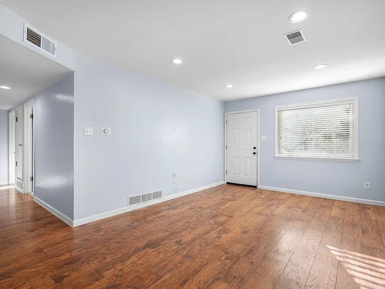 1060 Uvalda St — Photo 7