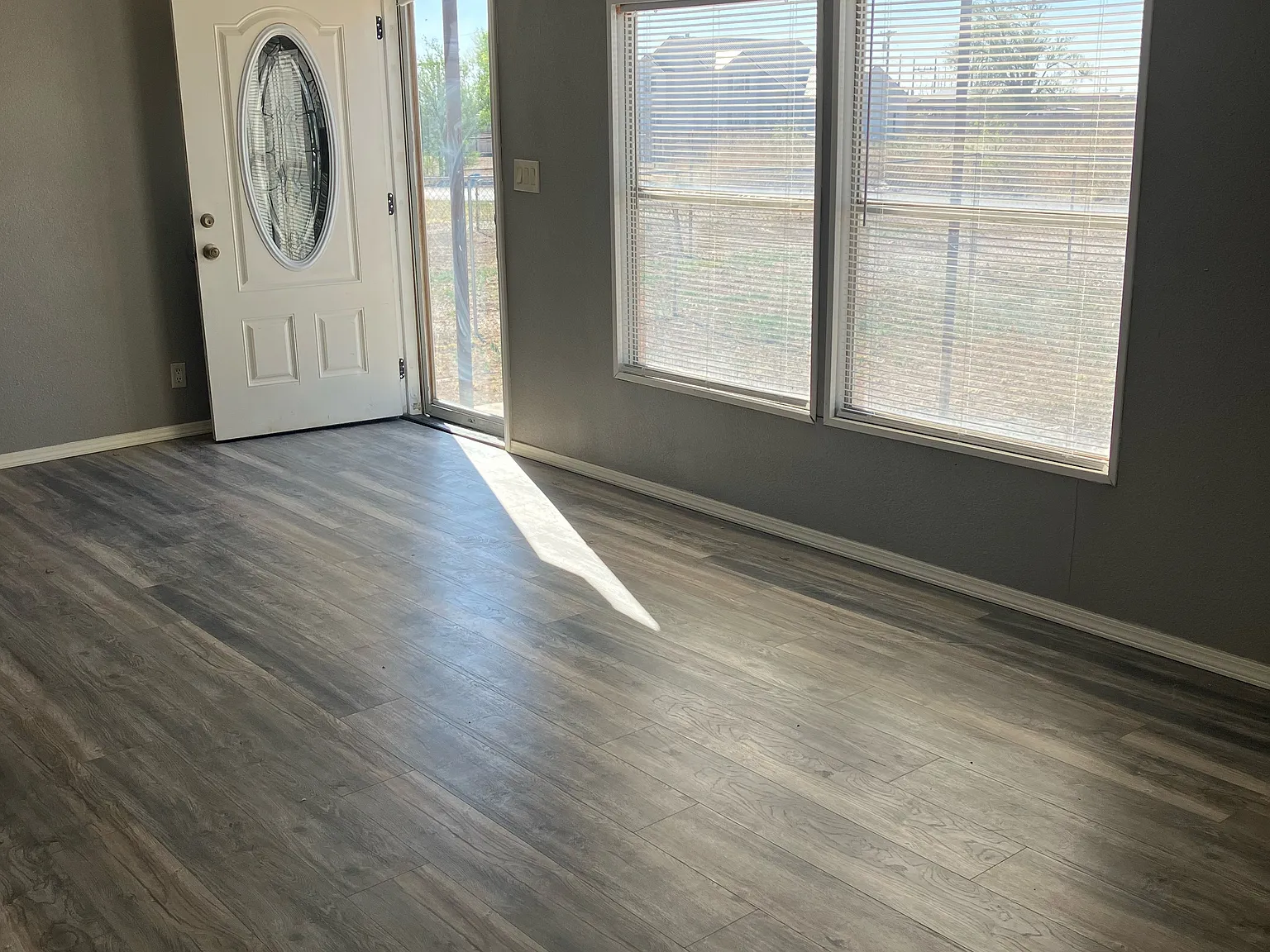 3 bed, $2,000 — Photo 4