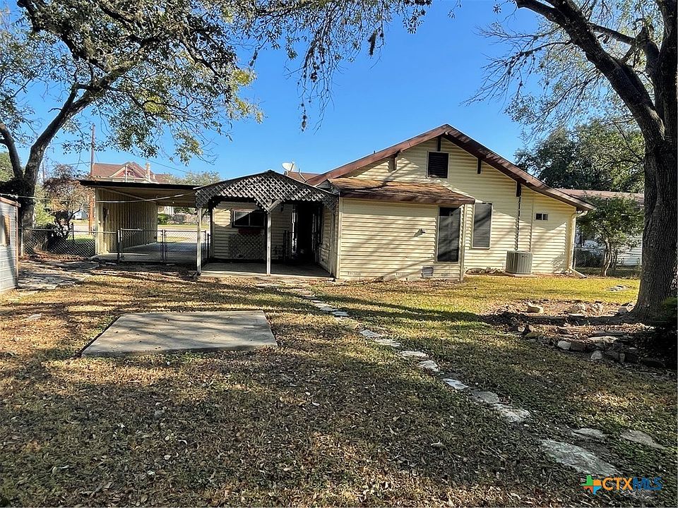 2nd image of 305 E Reuss Blvd