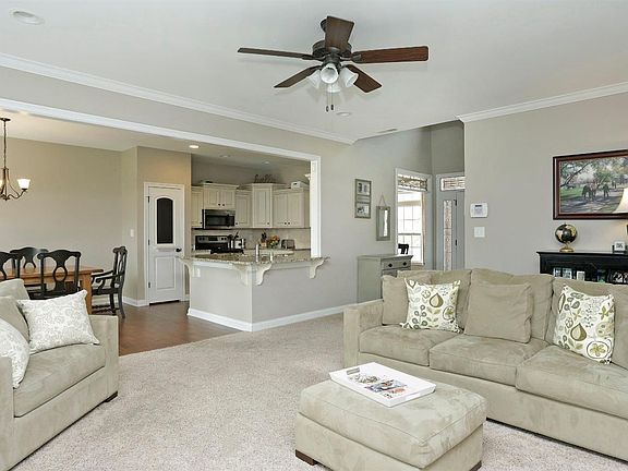 4th image of 1076 Kavenaugh Ln