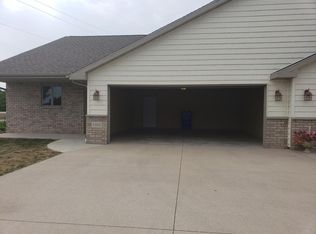1352 Moon Ridge Ct, Kaukauna, WI 54130