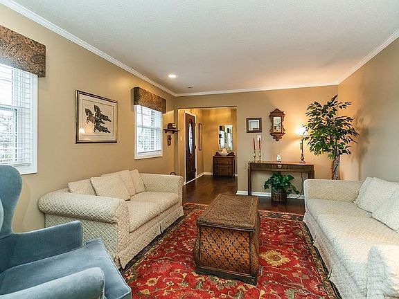 5th image of 105 Greenbriar Dr