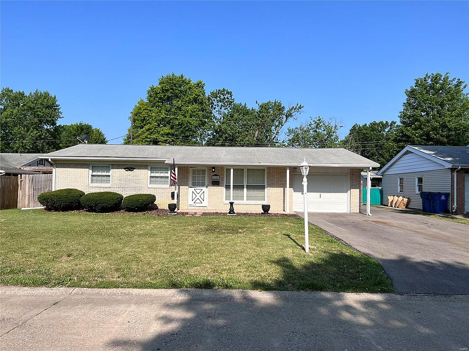 1st image of 3321 Village Ln