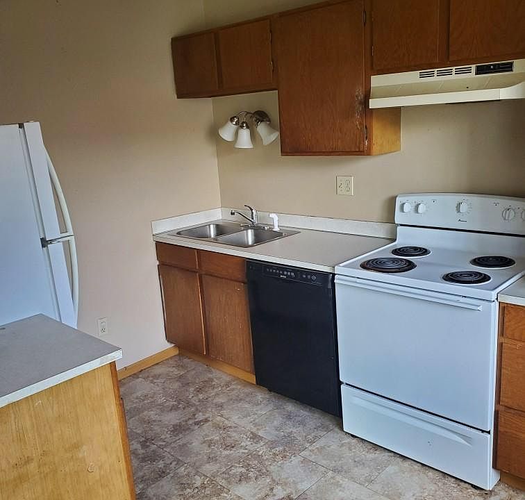2nd image of 1600 Terrace Dr APT F