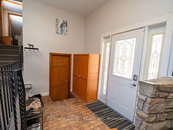 5th image of 1185 Sturgeon Rd