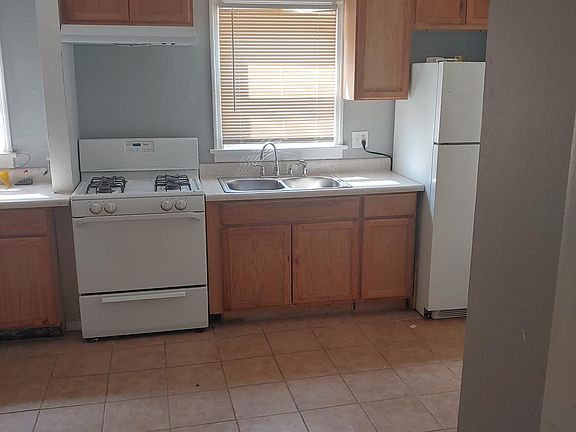 3rd image of 14911 Evans Ave
