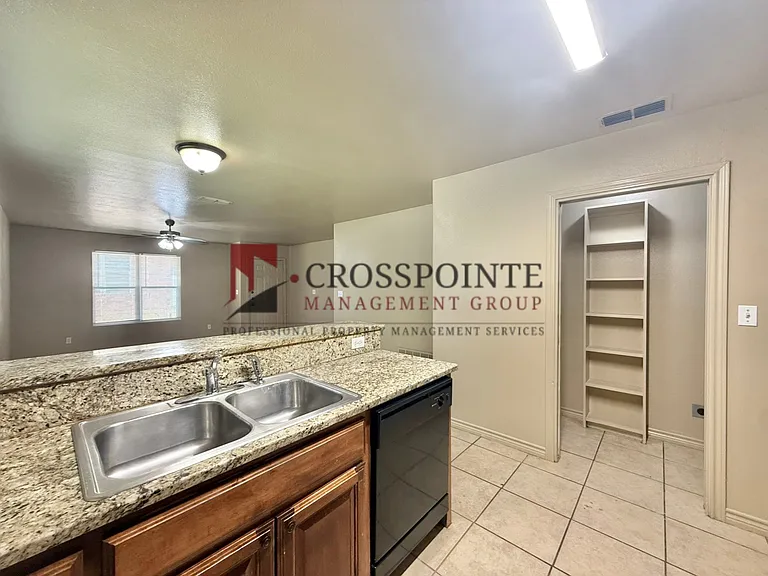 West 25th Street 819 Duplex — Photo 6