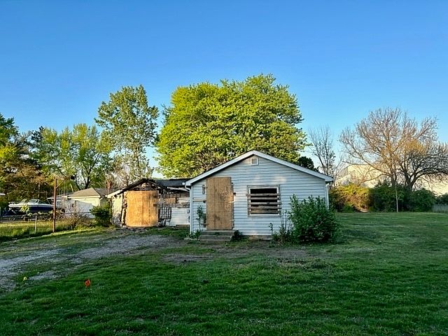 1st image of 2941 Clover Dr