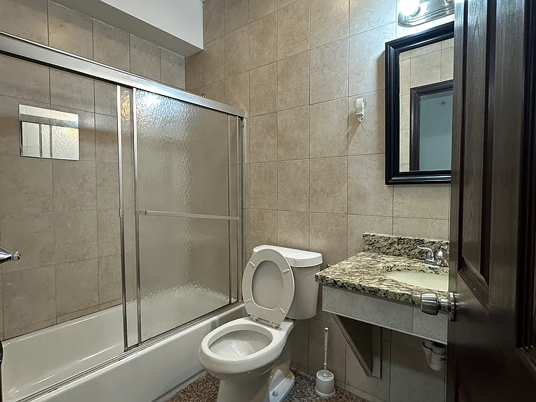 1237 N 15th St #1B — Photo 4