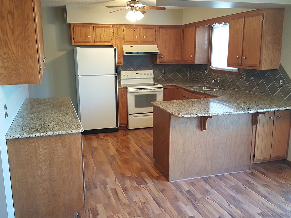 1st image of 3418 Woods Dr