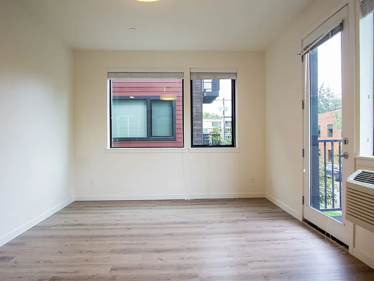 6015 S Virginia Ave #208 — Photo 4