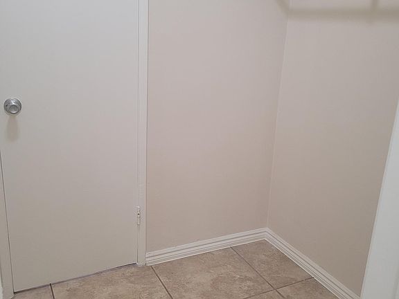 3rd image of 8919 Longden Ave APT 15