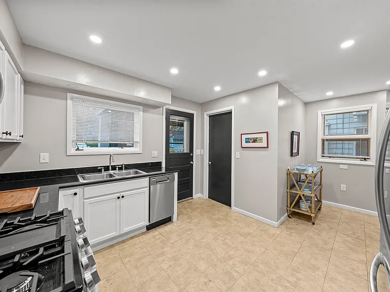 2277 S Overlook Rd — Photo 22