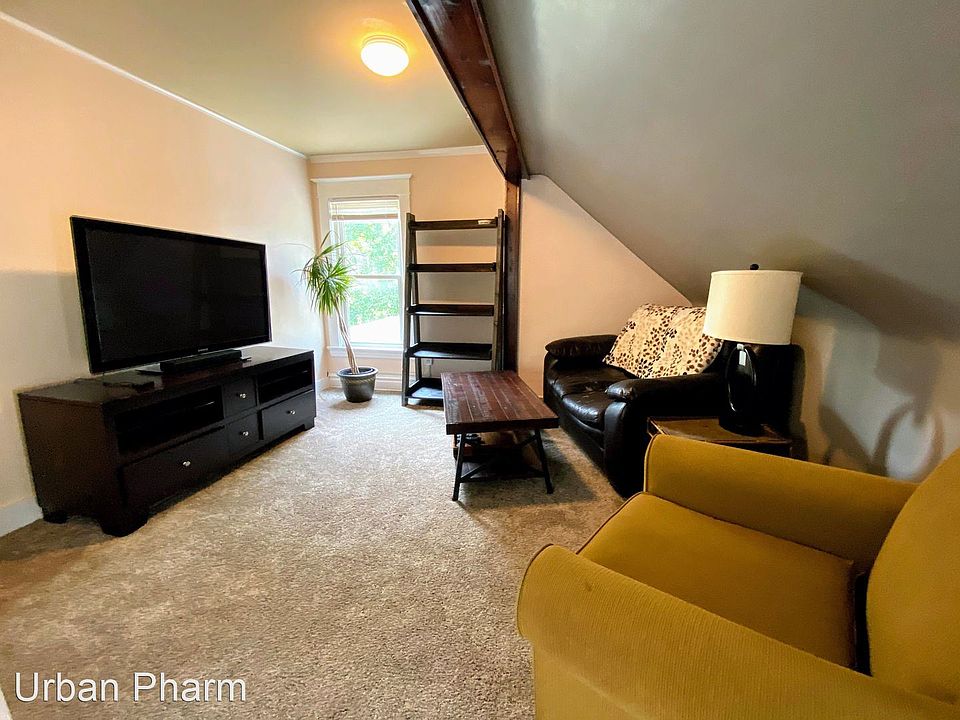 1st image of 206 Carlton Ave SE APT 2