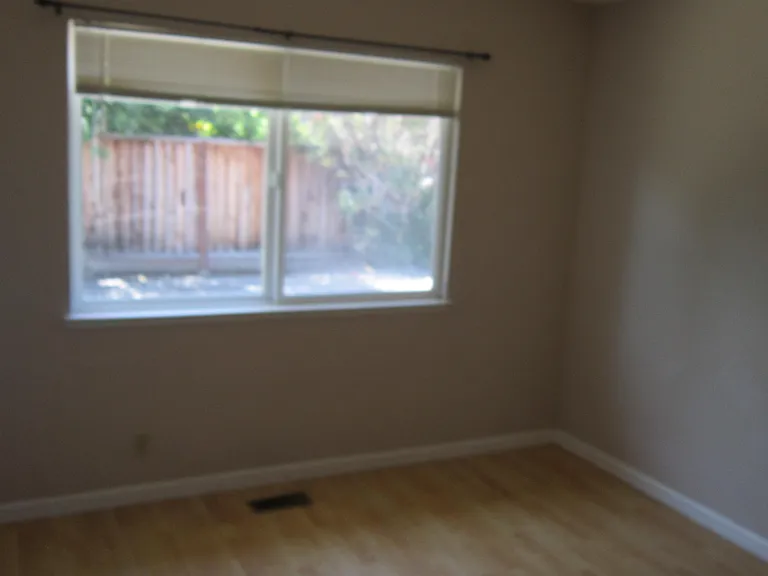 32215 Glenbrook St — Photo 9