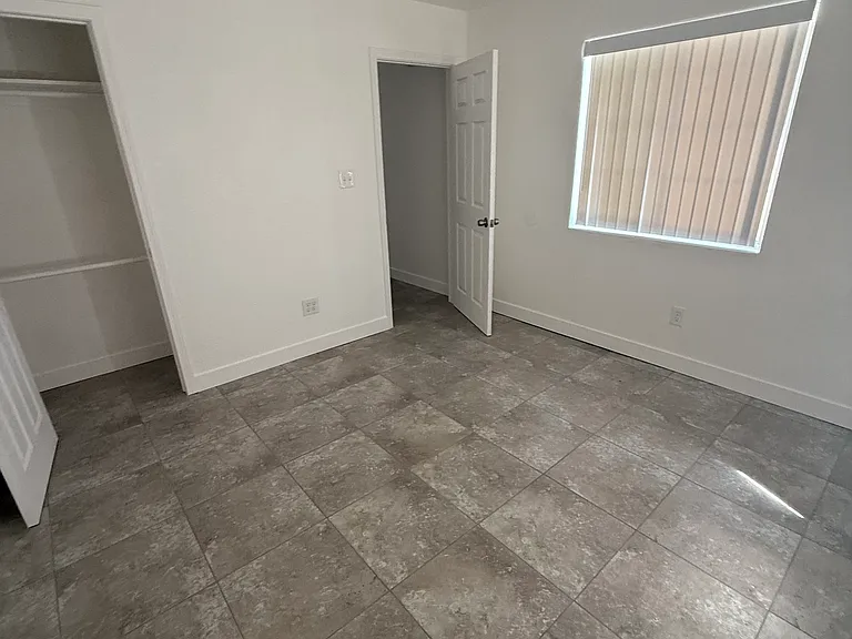 409 Plymouth Ave — Photo 9