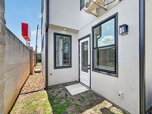 3rd image of 2939 El Fenice Ln