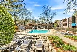 68 Shrewsbury Green Dr #J — Photo 7