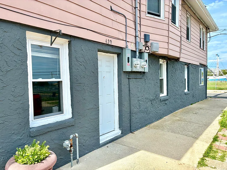 420 N Massachusetts Ave — Photo 2