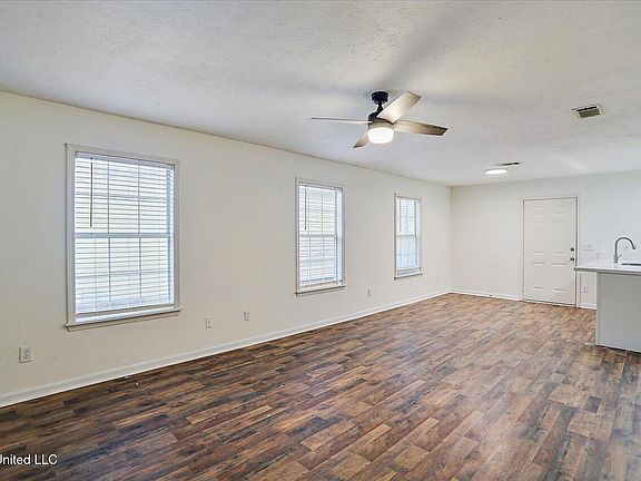 3rd image of 105 Caribbean Villas Dr