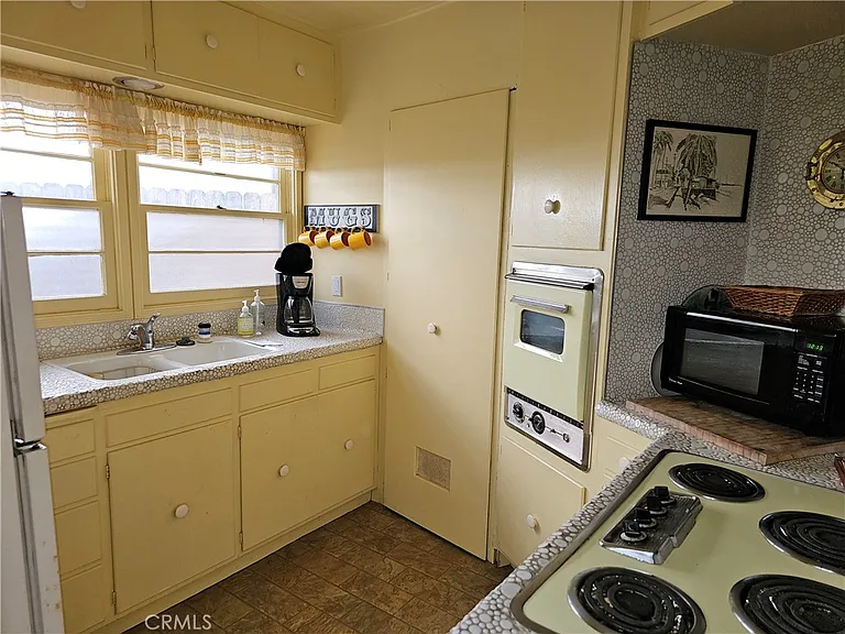 526 Park Ave #D — Photo 9