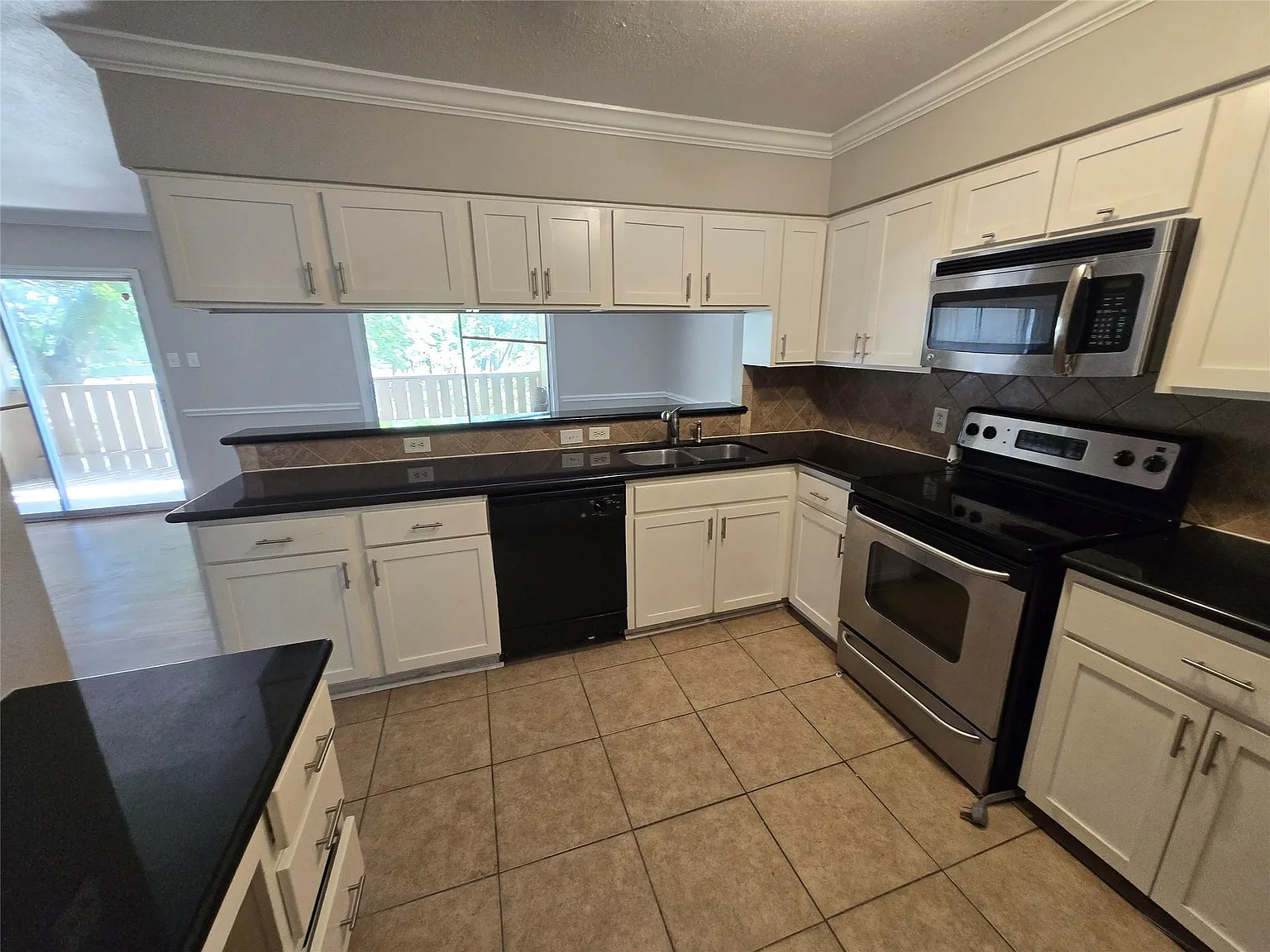 2 bed, 2.0 bath, 1276 sqft, $1,250 — Photo 2