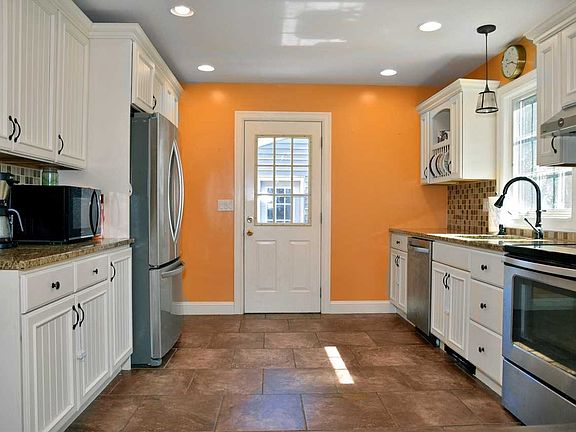 5th image of 129 Evergreen Ln