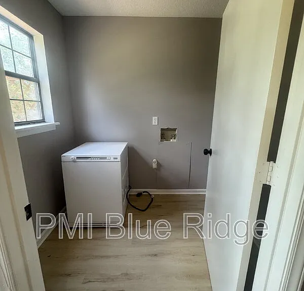 2020 Somerset Dr #4 — Photo 2