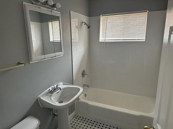 4th image of 12448 Fairview Ave