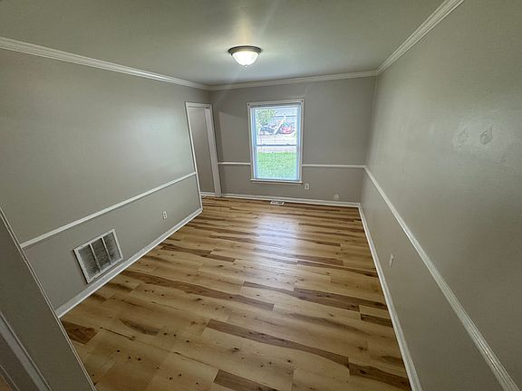 3rd image of 220 Saddler Dr