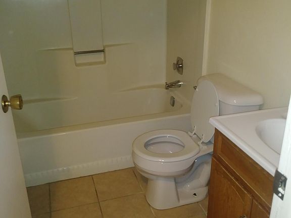 3rd image of 4973 Hampshire Close