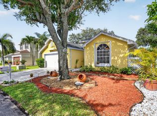 1033 W Fairfax Cir W, Boynton Beach, FL 33436