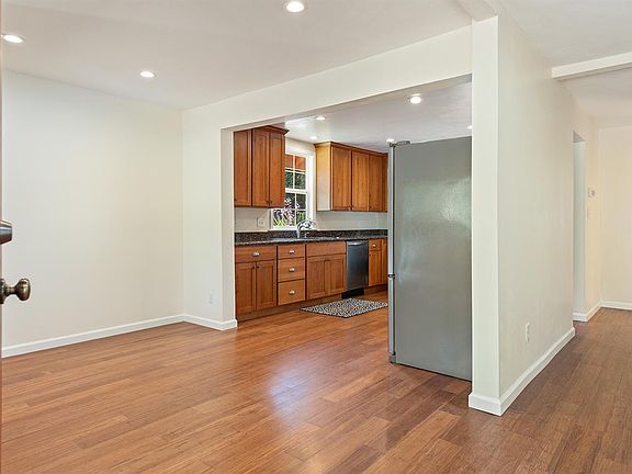 5th image of 1757 Willowside Road