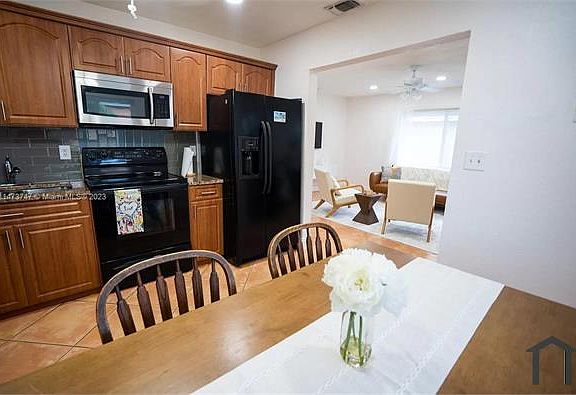 4th image of 3761 SW 14th St #3761