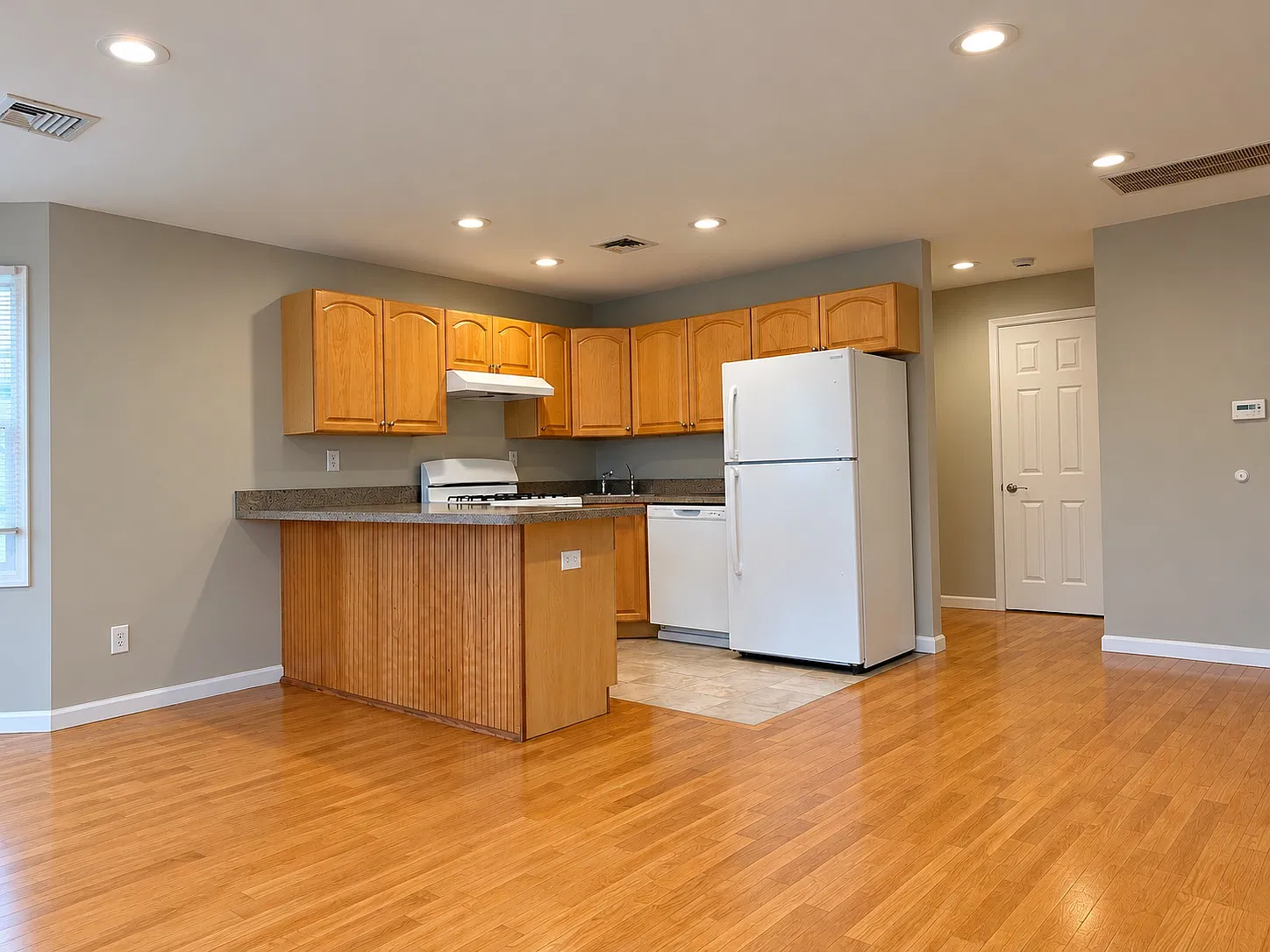 2 bed, $2,800 — Photo 4